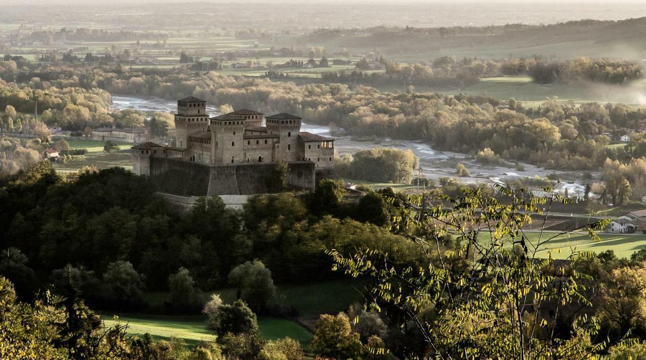 La Locanda del Borgo Torrechiara Exterior foto